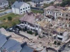  Злые, но с юмором : жители разрушенного под Киевом ЖК вместе разбирают завалы и ищут пропавших животных