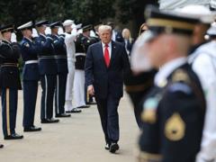 Трамп захотел присоединиться к срочному сбору генералов
