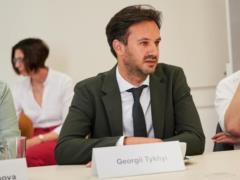 МИД: Украина блокирует роспропаганду, а Венгрия - доступ к журналистике