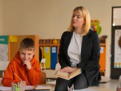 В Украине хотят по-новому платить зарплаты учителям: что предлагают изменить