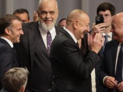 Премьер Албании вместе с Макроном и Алиевым пошутил над Трампом
