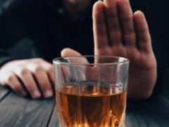 Опасный бокал: когда стоит прекратить употреблять алкоголь, чтобы защитить мозг