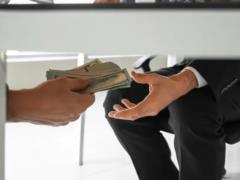 Уровень коррупции в Украине с начала полномасштабной войны только вырос – опрос КМИС