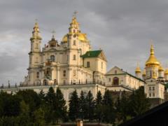 В Почаевской лавре проводят обыски