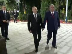 Несмотря на ордер МУС: Путин прибыл в Таджикистан