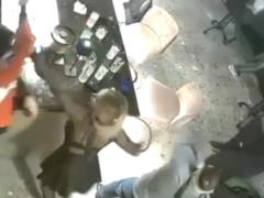 В Киеве неизвестный открыл огонь по отдыхающим в баре: пострадала девушка, она в больнице