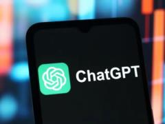 OpenAI ослабляет ограничения ChatGPT: свобода общения и эротика для взрослых