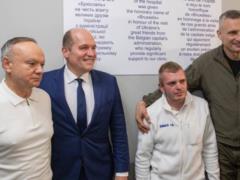Кличко с мэром Брюсселя Клозо встретились с украинскими военными, которые проходят реабилитацию в Киеве