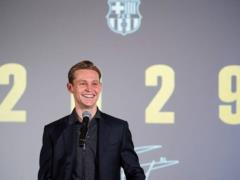 De Jong noted how Yamal shows himself off the football field