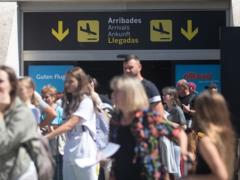 Дрон парализовал работу аэропорта в Испании