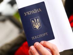 Рада отменила русский язык в паспортах граждан Украины