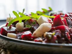 Салат из вареной свеклы на каждый день: самый простой рецепт вкусного блюда