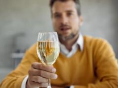 Самый опасный побочный эффект алкоголя: как он влияет на желудок