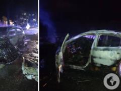 В Киеве пьяный водитель Lexus сбил насмерть пешехода, а затем врезался в столб: машина загорелась. Подробности и фото