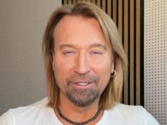 «Беглец» Винник засветился на концерте Сердючки