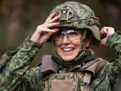 Королева Нидерландов Максима прошла военные учения