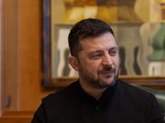 Зеленский продлил мобилизацию и военное положение в Украине