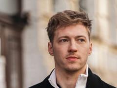 Григорий Бакланов появился с новой избранницей