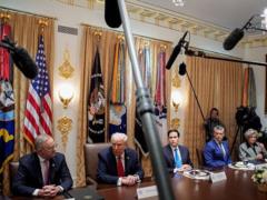 Высокопоставленные чиновники Трампа размещаются на военных базах - СМИ