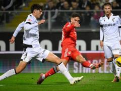 Benfica beat Vitoria Guimaraes without any problems