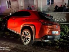Судья на Lexus сбила людей на переходе: погиб мужчина