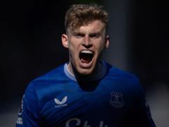 Manchester United and Tottenham are preparing to fight for Everton s henchman Brentwaite