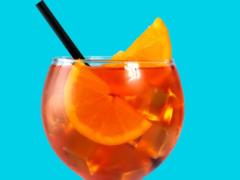 Как правильно пить Aperol Spritz: итальянские эксперты раскрыли секрет