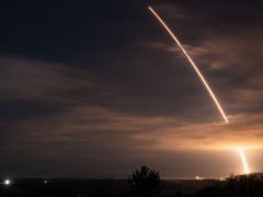 США провели испытательный пуск межконтинентальной баллистической ракеты, способной нести ядерный заряд: что о ней известно
