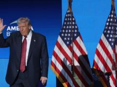 Трамп: Путин просил меня урегулировать войну, которая длится 10 лет