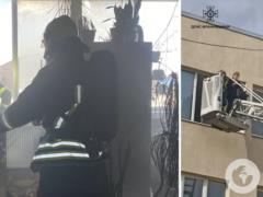 В Ивано-Франковске в офисе взорвалась зарядная станция: эвакуированы 40 человек, есть пострадавшие.