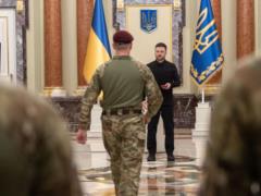 Это наша гордость и наша независимость : Зеленский отметил воинов ДШВ государственными наградами. Фото и видео