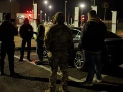 Предлагали  полный пакет услуг : пограничники разоблачили международную схему переправки уклонистов за границу. Фото и видео