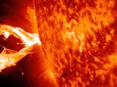 Мощная вспышка на Солнце нарушила связь в Европе и Африке
