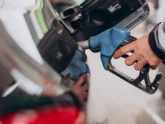 На АЗС украинцам вместо топлива массово заливают фальсификат: где чаще всего продают  бодягу 