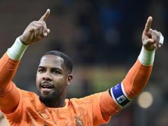 Chelsea and Bayern fight for Maignan