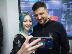 Есть медицинский кабинет, буфет и спортивный уголок: Зеленский в Запорожье пообщался с учениками в школе-укрытии. Фото и видео
