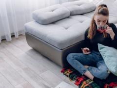 Что постелить на пол, чтобы было тепло: среди вариантов не только ковер