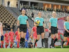 The match of the eighth league of England was broadcast through sexist images at the address of the female referee
