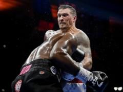 Усик немногословно прокомментировал отказ от титула WBО