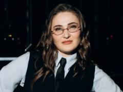 Звезда  Квартала 95  попала под ракетную атаку в Тернополе и рассказала, что с ней сейчас: волной отбросило к двери