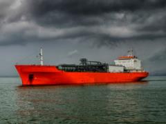 Индия ищет танкеры для перевозки нефти с Ближнего Востока