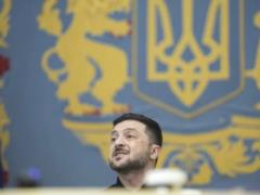Зеленский в обороне, а депутаты — боятся: новые подробности встречи президента со  слугами 