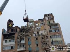 В Тернополе под завалами дома нашли тела женщины и двух детей