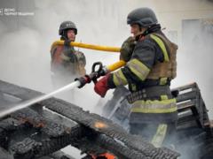 На Черниговщине из-за ударов РФ вспыхнули пожары