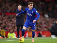Manchester United are considering the possibility of bringing back their player
