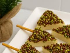 Новогодняя закуска из сыра, с медом и орешками, которая понравится всем гостям: самый простой рецепт