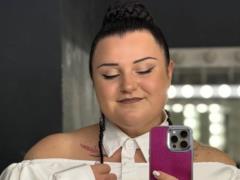Alyona Alyona показала фото в белье, чтобы закрыть сбор на дроны