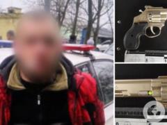 Ограбил девушку, угрожая игрушечным пистолетом: в Киеве задержали нападавшего.