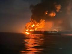 Два танкера  теневого флота  России загадочно подорвались неподалеку пролива Босфор — Bloomberg