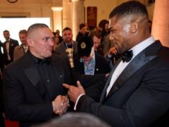 Усик оценил шансы Джошуа в дуэли с Фьюри